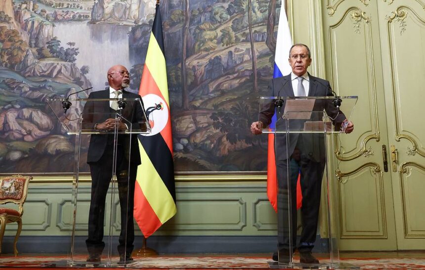 Uganda's Foreign Minister Jeje Odongo (L) and his Russian counterpart Sergei Lavrov © Valery Sharifulin/TASS