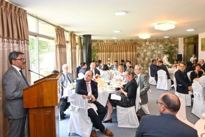 Honorable State Minister for Foreign Affairs, Md. Shahriar Alam M.P., hosted a lunch reception and briefing session to introduce Captain Moin Uddin Ahmed, Bangladesh's candidate for the post of Secretary-General of the International Maritime Organization (IMO) for the term 2024-28, to foreign diplomats in Dhaka. Photo: Ministry of Foreign Affairs, Bangladesh