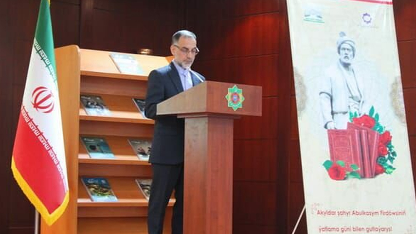 Delivering a speech at the ceremony, the Deputy Chancellor of the University for Educational Affairs Morat Babagholi Annayev. Photo: Iran Press