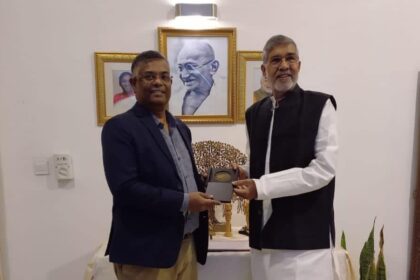 Indian High Commissioner to Nigeria, Shri G. Balasubramanian meets Nobel Laureate Kailash Satyarthi. Photo: High Commission of India, Nigeria