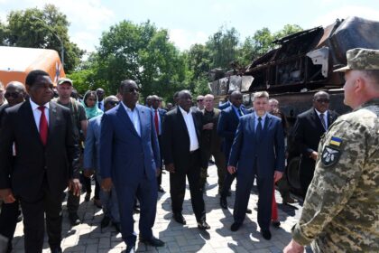 The African Heads of State & Government participating in the Peace initiative are now at St Micheal’s Square in Mykhailivska for a briefing by representatives of Ukraine’s Ministry of Defence.