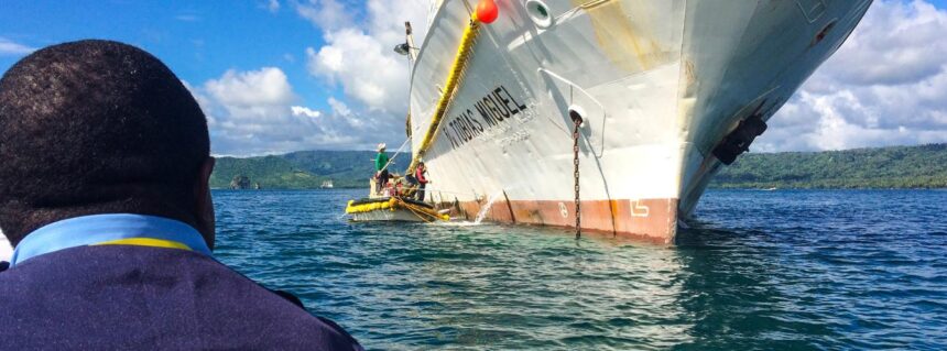 Fisheries officers approaching a purse seiner for inspection. PHOTO:UNDP/Francisco Blaha