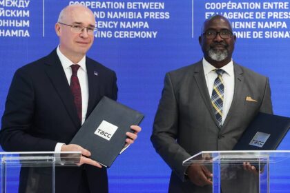 Director General of TASS News Agency Andrey Kondrashov and Director General of NAMPA News Agency (Namibia) Laines Chata © Alexander Demyanchuk/TASS