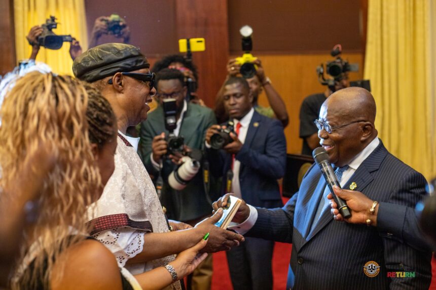 President Akufo-Addo of Ghana presented a Ghanian passport to Stevie Wonder. Photo: Ghana Tourism Authority