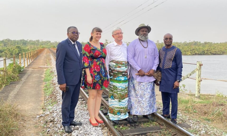 Czech Ambassador Zdeněk Krejčí with King of Bakoko Wouri. Photo: Marie Nwanyanwu