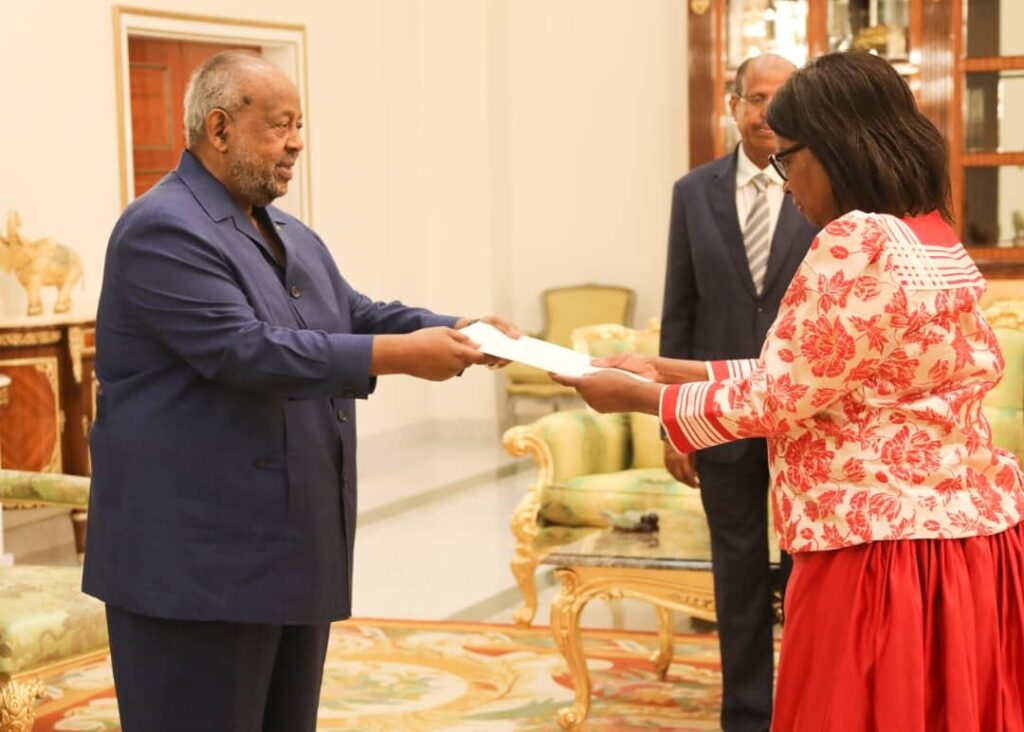 Zambia’s Ambassador to Ethiopia, Mrs. Rose Sakala present her Letters of Credence to the President of the Republic of Djibouti His Excellency Ismail Omar Guelleh. Photo: MoFAIC Zambia