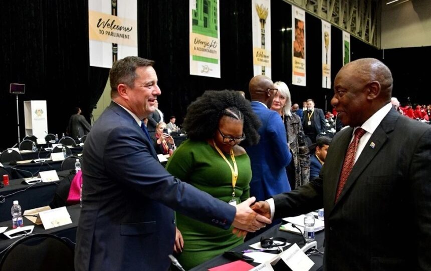 DA leader John Steenhuisen and President Cyril Ramaphosa at the CTICC. (Supplied/GCIS)