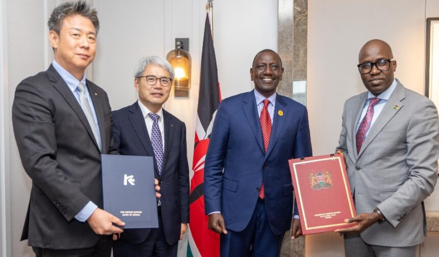 President William Ruto and stakeholders from South Korea. Photo: MoFA Kenya