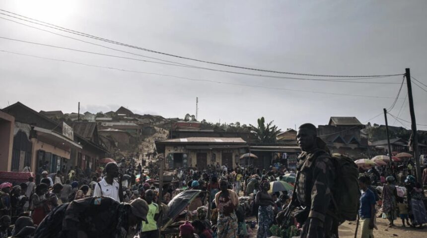 FARDC (Armed Forces of the DRC) soldiers patrol the Kanyabayonga market, North Kivu province, eastern Democratic Republic of Congo, on 14 May, 2024. © ALEXIS HUGUET / AFP