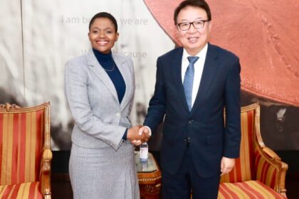 His Excellency Wu Peng, the newly appointed Ambassador Extraordinary and Plenipotentiary of the People’s Republic of China to the Republic of South Africa, arrived in South Africa was welcomed by Ms. Yoliswa Mvebe, the representative of the Department of International Relations and Cooperation of South Africa and Acting Chief Director of Directorate: East Asia and Oceania Photo: Embassy of the People’s Republic of China to the Republic of South Africa