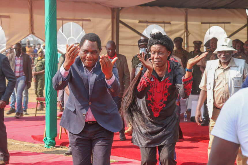Hakainde Hichilema,President of Republic of Zambia and Senior Chief Shakumbila ommemorating this year’s Ikubi Lya Loongo Traditional Ceremony. Photo: Zambian Presidency