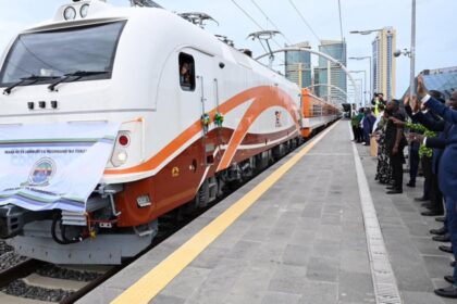 Tanzania gave a test run of the standard gauge railway (SGR) service between the port city of Dar es Salaam and the national capital of Dodoma on Thursday, July 25.