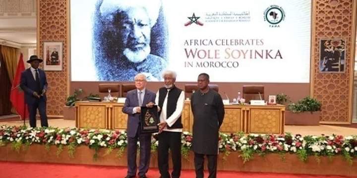 President of the World Organisation of Writers (WOW), Margarita Ai presents a Gold Medal to Professor Wole Soyinka