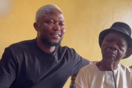 Nigerian comic Chukwuebuka Emmanuel 'Brain Jotter' Amuzie with highlife icon Mike ‘Gentleman’ Ejeagha. Photo: Instagram