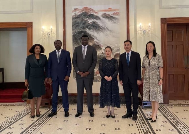 The Consul General of the Republic of Zambia in Guangzhou Dr. Daniel Mvula Shimunza held a meeting with the Director General of Guandong Province, Ms. LIU CHENZI, where Guangzhou is situated. Photo: MoFAIC Zambia