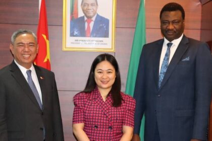 The Head of Diplomatic Mission, of Zambia, in Guangzhou, China, Dr. Daniel Mvula Shimunza received his counterpart Consul General, Mr. Iric Arribas of the Philipines and his Vice Consul General. Photo: MoFAIC Zambia