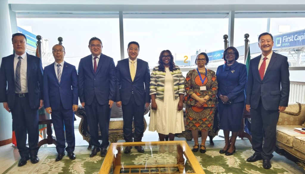 On the afternoon of 6 August 2024, H.E. Han Jing, new Ambassador Extraordinary and Plenipotentiary of the People’s Republic of China to the Republic of Zambia, arrived in Zambia. Ambassador Han was welcomed at the Kenneth Kaunda International Airport by Ms. Etambuyu Gundersen, Permanent Secretary for International Cooperation and Relations, Ms. Hellen Chifwaila, Director for Political Affairs, and Ms. Cheswa Silwizya, Chief of Protocol, from the Zambian Ministry of Foreign Affairs and International Cooperation, and senior officials from the Chinese Embassy. Photo: Chinese Embassy in Zambia