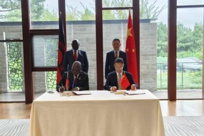 The Governments of Malawi and China Tuesday, signed a K50 billion financing agreement for the construction of the Judicial Complex in Lilongwe.