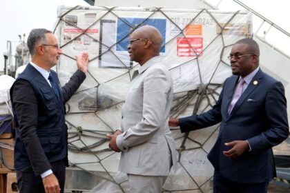 Laurent Muschel, HERA Director General, presents mpox vaccines to the Democratic Republic of Congo's Health Minister Samuel Roger Kamba Mulamba as first batches arrive in the country, while Jean Kaseya, Africa CDC Director General, looks on, at N'Djili International Airport in Kinshasa, Democratic Republic of Congo September 5, 2024. REUTERS/Justin Makangara/File Photo