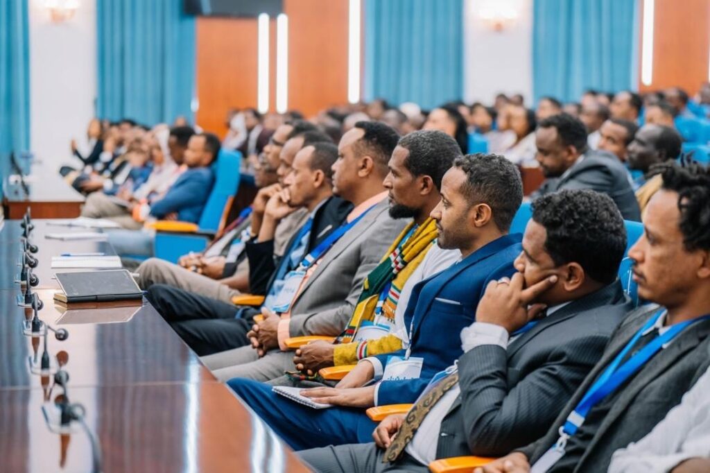 Journalists from public and private media houses engage with Prime Minister Abiy Ahmed during a media roundtable focused on responsible reporting and national interest.
